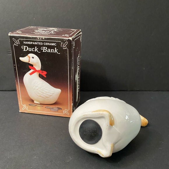 Vintage Christmas White Dunk Bank Hand Painted Ceramic Brand new in box - Picture 4 of 11